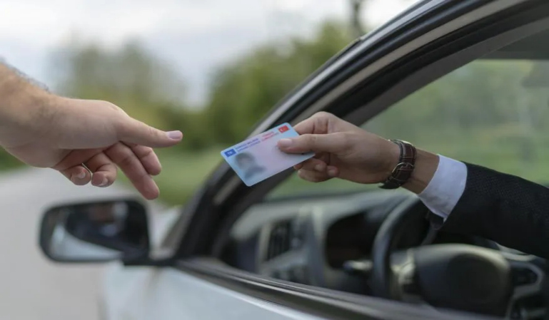 ¿Sabes que puedes conducir hasta en 53 países con el carnet español?