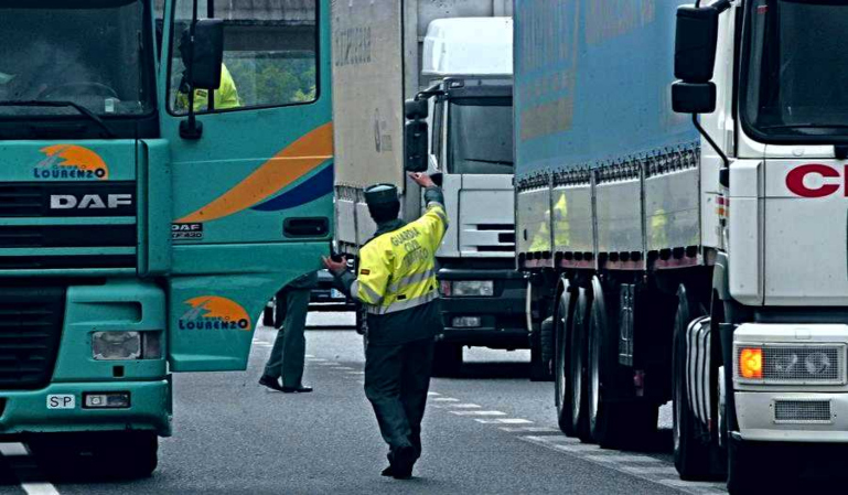 1.300 camioneros multados en una semana por saltarse los descansos