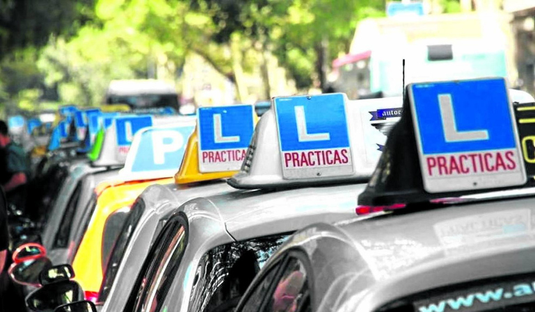 ¿Más caro sacarse el carnet de conducir por la subida del combustible?