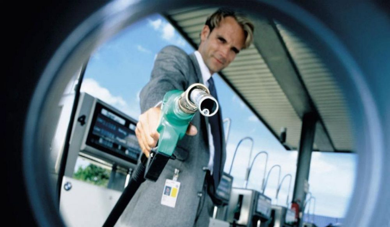 ¿Cuál es el secreto de los precios en las gasolineras ‘low cost’?