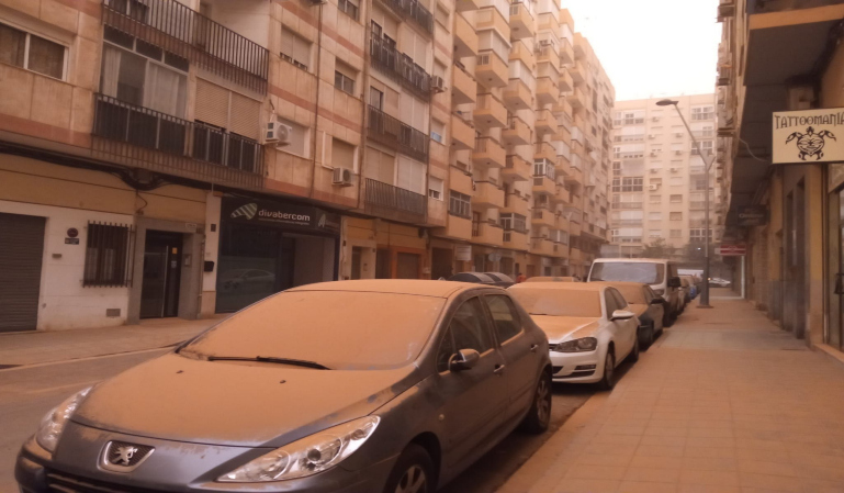 ¿Sabes que te pueden multar por llevar el coche sucio por la calima?