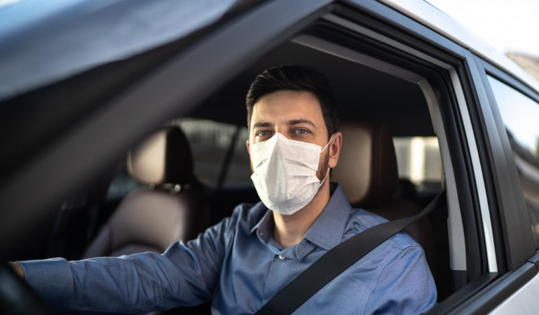 Coche, taxi, autobús… ¿Dónde seguirá siendo obligatoria la mascarilla?