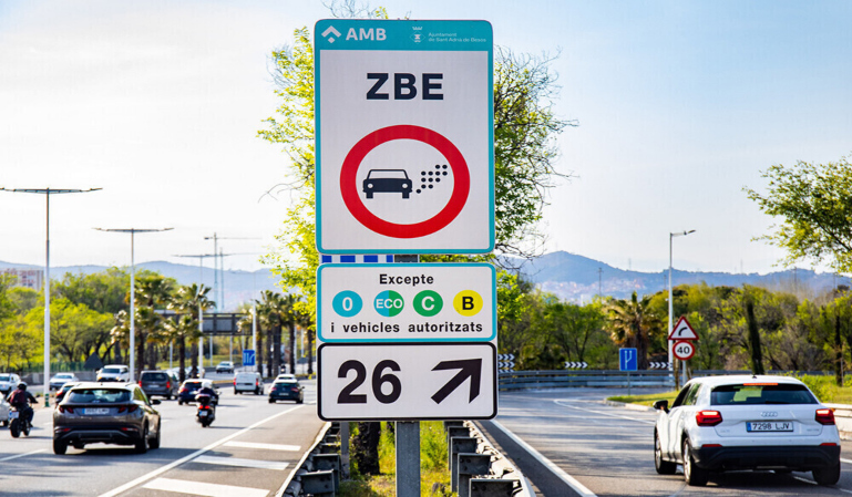 ¡Peajes urbanos de 4 € diarios para entrar en coche a las ciudades!