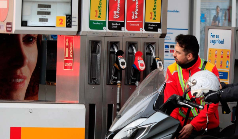 ¿Quién paga realmente el descuento de 20 céntimos de los combustibles?