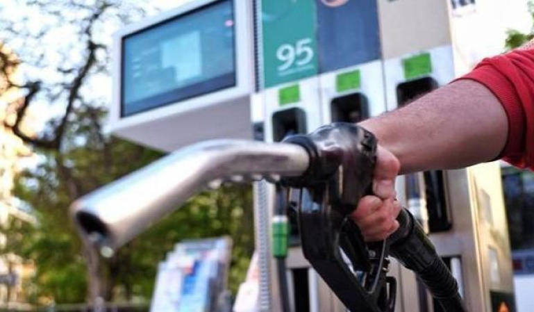 ¿Subirá el Gobierno la ayuda al combustible 10 céntimos más por litro?