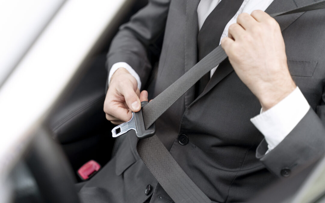 Obligatorio el cinturón de seguridad para taxistas y profesores de autoescuela: así lo prepara la DGT