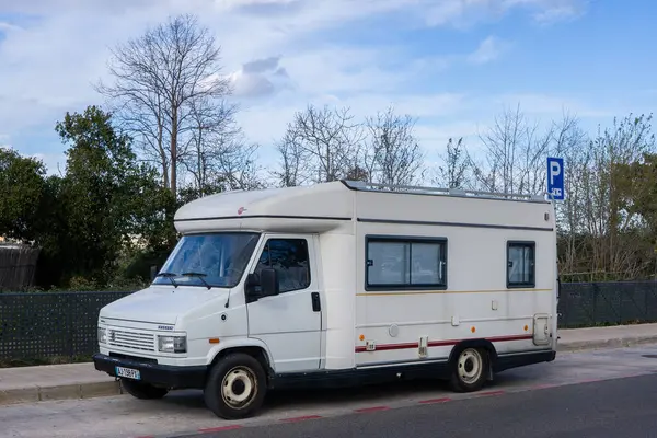 Nuevas normas de la DGT para autocaravanas camper: qué cambia y qué multas puedes evitar