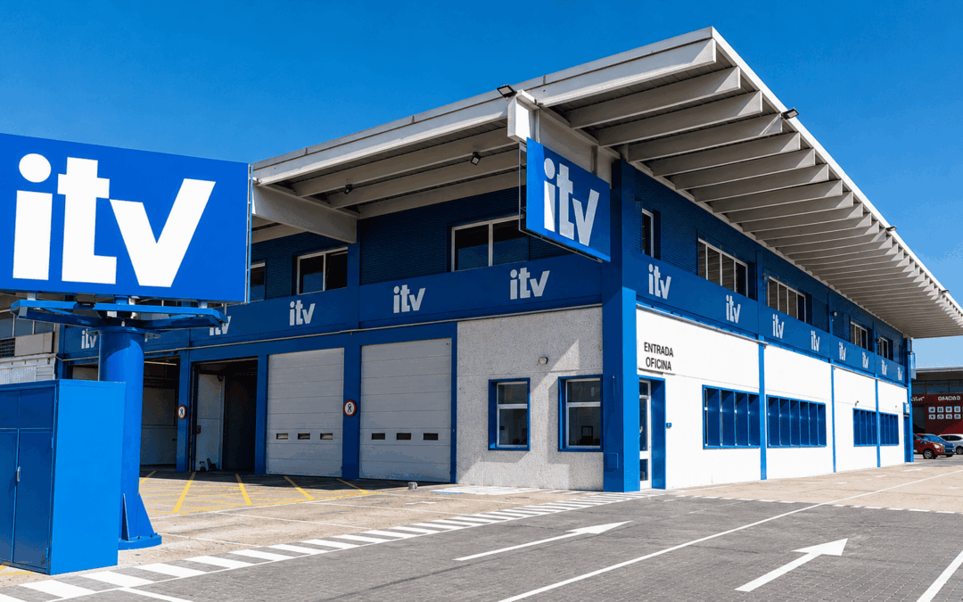¿Pueden multarte por tener la ITV caducada si el coche está aparcado? Una sentencia cuestiona estas sanciones